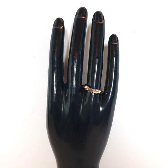 Dainty Vintage 10K Gold Lavender Sapphire & Diamond Nature-Inspired Leaf Ring - Picture 3 of 14